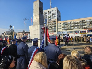 Policjanci podczas zabezpieczenia uroczystości z okazji Obchodów Święta Niepodległości.