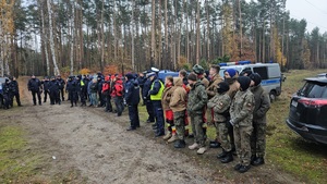 Służby podczas ćwiczeń na terenie leśnym i przywodnym