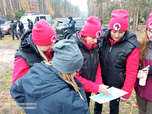 Służby podczas ćwiczeń na terenie leśnym i przywodnym