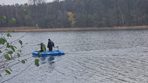 Służby podczas ćwiczeń na terenie leśnym i przywodnym