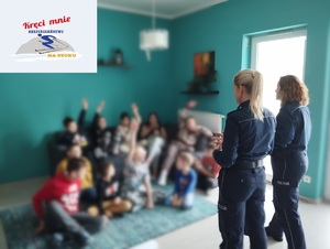 Policjanci podczas spotkania z dziećmi i młodzieżą