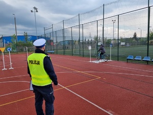 Policjanci podczas turnieju bezpieczeństwa w ruchu drogowym