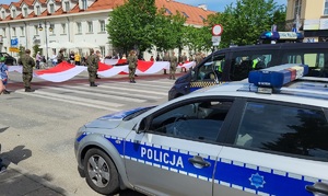 Policjanci podczas zabezpieczania przemarszu ulicami Włocławka