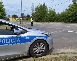 Policjanci podczas działań na drodze