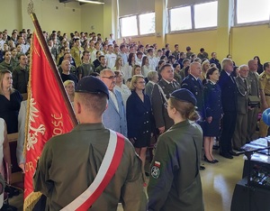 Policjanci podczas zakończenia roku szkolnego