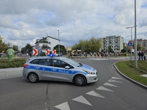 Policjanci podczas zabezpieczenia biegu