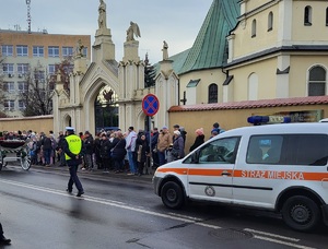 Policjanci podczas zabezpieczenia przemarszu ulicami miasta