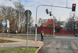 Policjanci podczas działań na drogach i wykorzystanie policyjnego drona