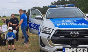 Policjanci podczas pikniku rodzinnego