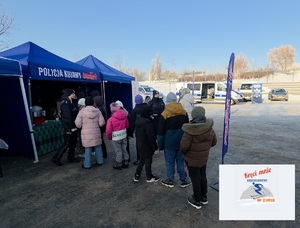 Pokazy ratownictwa na lodzie przed zbliżającymi się feriami