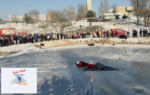 Pokazy ratownictwa na lodzie przed zbliżającymi się feriami