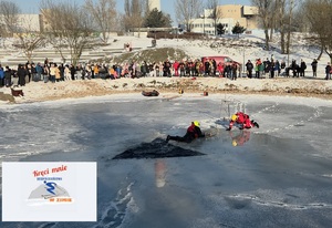 Pokazy ratownictwa na lodzie przed zbliżającymi się feriami