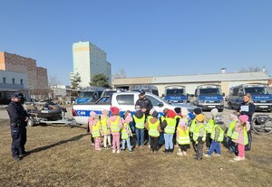 Wizyta dzieci na terenie Komendy Miejskiej Policji we Włocławku