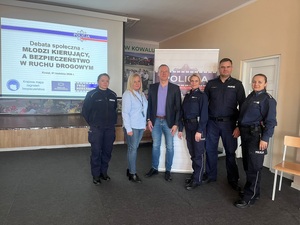 Policjanci podczas spotkania z młodzieżą