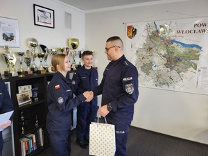 Spotkanie w Komendzie Miejskiej Policji z kadetami Zespołu Szkół Akademickich, którzy zajęli III miejsce w konkursie o POLICJI