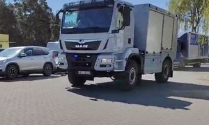 Policjanci podczas wspólnych ćwiczeń na terenie zakładu karnego