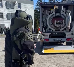 Policjanci podczas wspólnych ćwiczeń na terenie zakładu karnego
